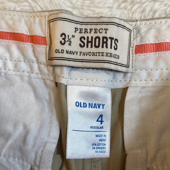 Old Navy Favorite‎ Khaki Shorts - Picture 4 of 5